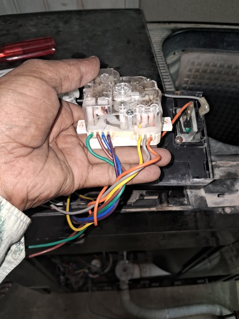 AJ SERIVICES | ELECTRONICS REPAIRS | FRIDGE RESELLERS - AC Service in Beltola Tiniali, Guwahati