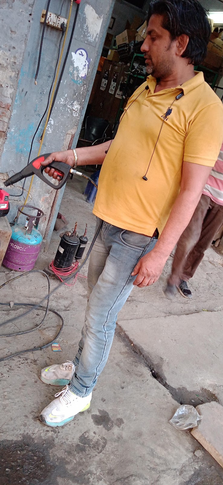 AQIL AHMED Car A.C Repair - AC Service in Meerut Cantt, Meerut