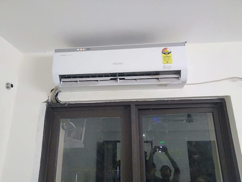 Hi Tech Cool Center - AC Repair/ Best ac service/ ac Gas filling/ac installation in Noida - AC Service in Sector 35, Noida