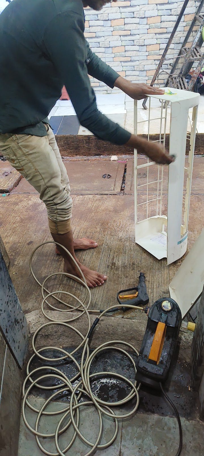 LIMBRA SOLUTIONS / AC service near me & AC repair BEST AC SERVICE IN MUMBAI - AC Service in Antop Hill, Mumbai