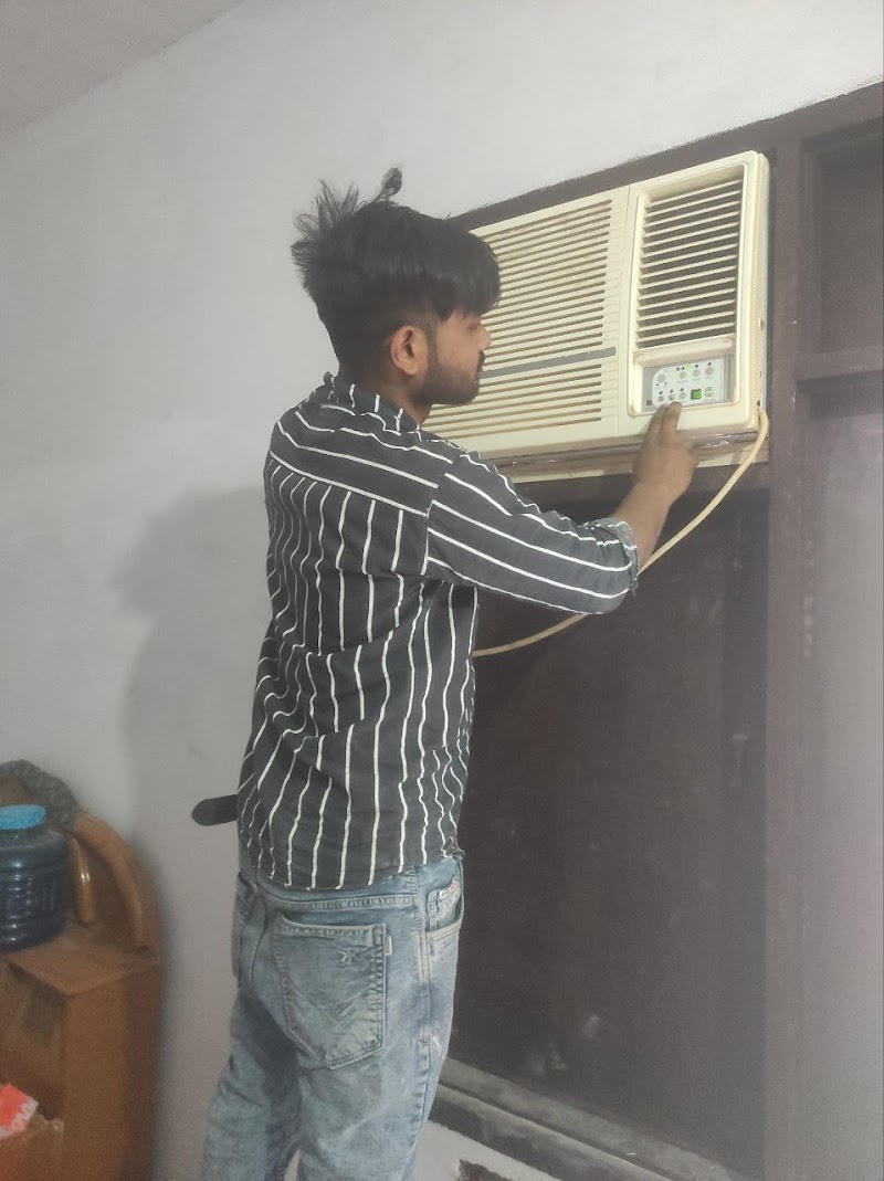 Munna AC Service - AC Service in Mukundpur, Delhi
