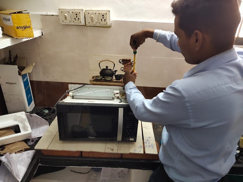 WHIRLPOOL AUTHORISED SERVICE CENTRE - WASHING MACHINE SERVICE / REFRIGERATOR SERVICE / AIR CONDITIONER SERVICE IN TRICHY - AC Service in Shanmugha Nagar West Extension, Tiruchirappalli