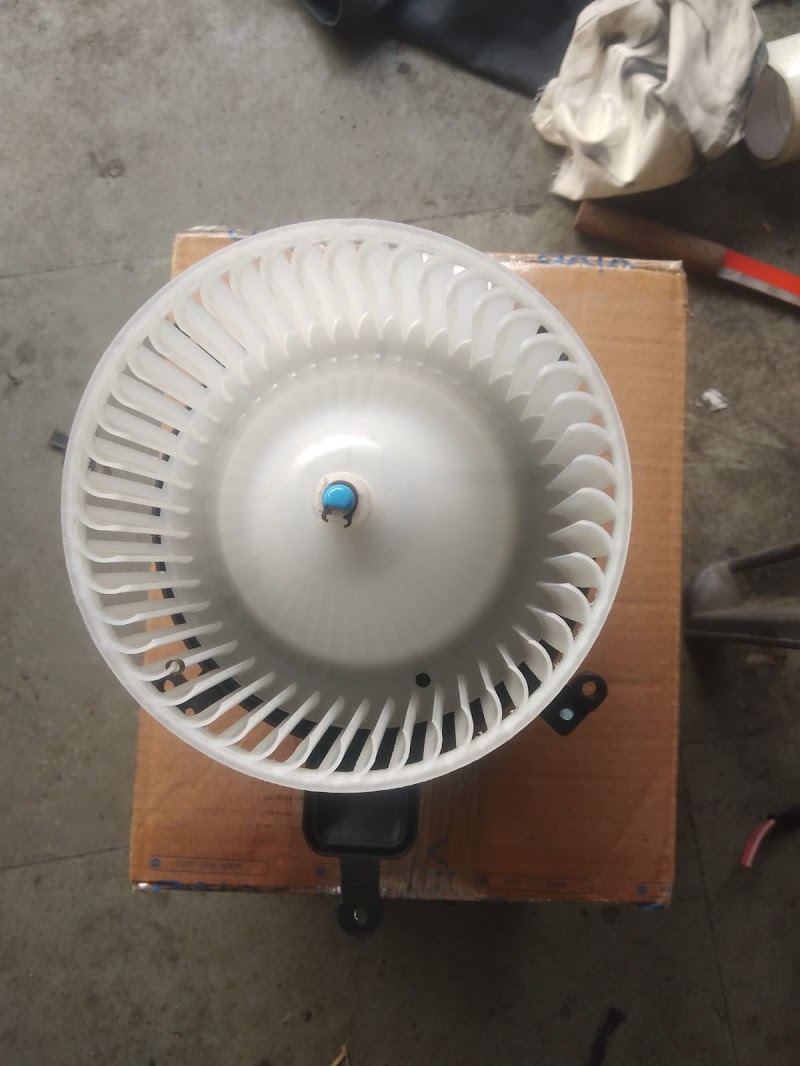 World class car AC compressor sales and service - AC Service in Kamrej, Kamrej